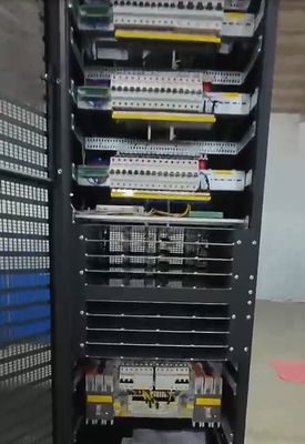 48Vdc 1000A 大型システムプラント #2: 2 Ph 240Vac 2L+N+PE フラットパック2 48/3000 HE