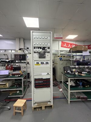 230VAC/3x400VAC 入力 90kVA までの出力 高効率のモジュール式インバーター