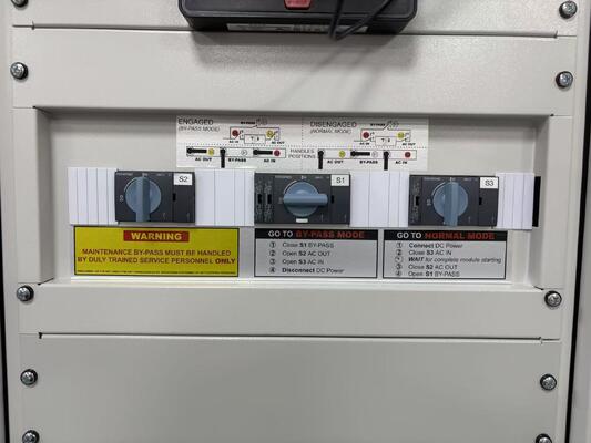 CE+T 36KVA AC DCインバーターキャビネット BRAVO 25 48/2303PH 36KVA 24KVA 12KVA システムキャビネット