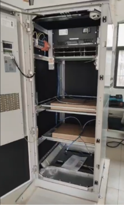 IP20 カスタムメイド 1000A 2000A 3000A ビッグ発電所 3 相 380Vac 48Vdc 屋内テレコム電源システム Flatpack2 48/3000HE モジュール FPC キャビネット