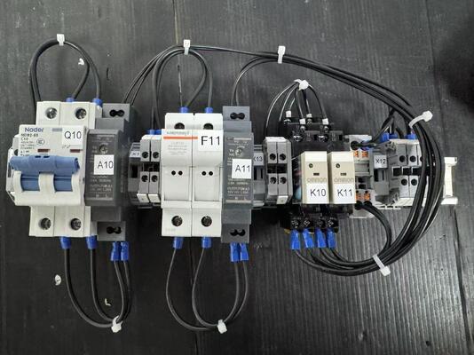 CE+T ブラボ 25 1 段階 110Vdc から 230Vac 6KVA DC から AC インバーターシステム P/N S62AD5E0204SN000K001