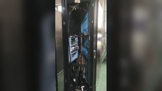 列内エアコン4台